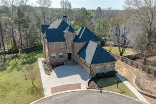 7611 Regency Cir, Atlanta, GA 30350 - Photo 2