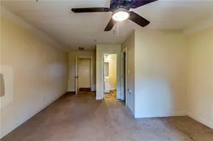 1340 Lyle Ave, East Point, GA 30344 - Photo 32