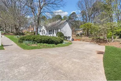 2838 Saddlebrook Way NW, Marietta, GA 30064 - Photo 4