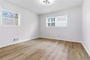 2275 Country Club Ln SW, Atlanta, GA 30311 - Photo 14