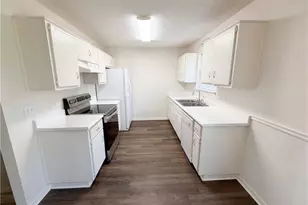 6460 River Hill Dr, Flowery Branch, GA 30542 - Photo 2