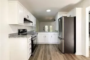 639 Hunting Creek Ln SE, Conyers, GA 30013 - Photo 6