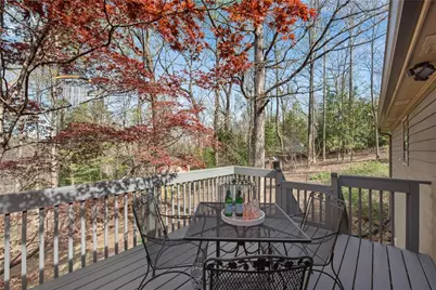 126 E Lake Drive, Roswell, GA 30075 - Photo 14