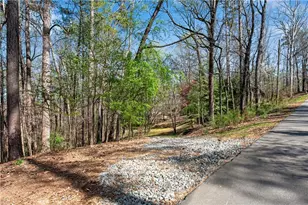 126 E Lake Dr, Roswell, GA 30075 - Photo 28