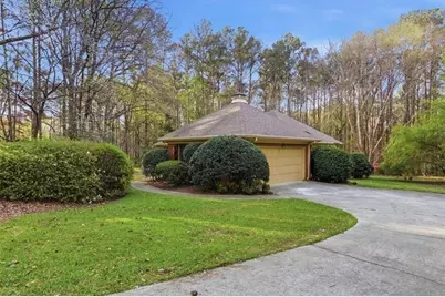 3197 Spring Lake Drive, Conyers, GA 30013 - Photo 4