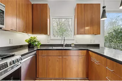 2465 Field Way NE, Atlanta, GA 30319 - Photo 8