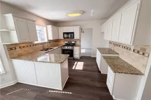 919 Colony Creek Dr, Lawrenceville, GA 30043 - Photo 2