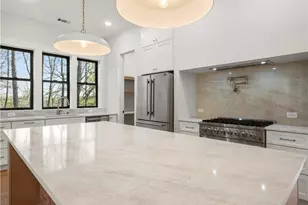 2439 Venture Dr, Gainesville, GA 30506 - Photo 2