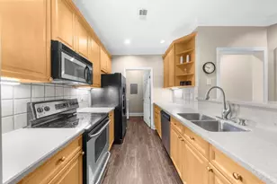 2103 Stratford Commons, Decatur, GA 30033 - Photo 4