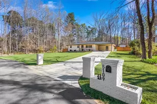 5109 Dogwood Hills Dr, Sugar Hill, GA 30518 - Photo 2