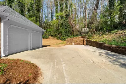 490 Guilford Circle, Marietta, GA 30068 - Photo 4