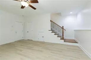 956 Persimmon Point NE, Sandy Springs, GA 30328 - Photo 32