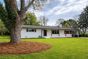 5605 Burke Ln, Gainesville, GA 30506 - Photo 2