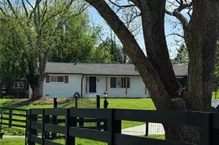 5605 Burke Ln, Gainesville, GA 30506 - Photo 6