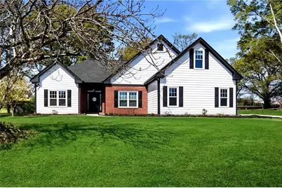 370 Olde Wick Trail, Hoschton, GA 30548 - Photo 1