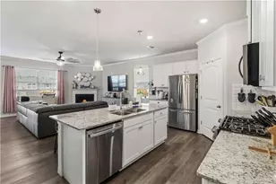 6919 Woodtrail Run, Flowery Branch, GA 30542 - Photo 10