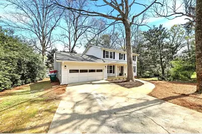 564 Deer Run SW, Lilburn, GA 30047 - Photo 2