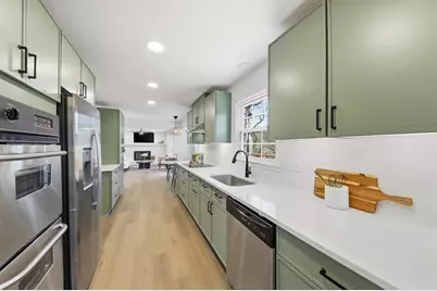 564 Deer Run SW, Lilburn, GA 30047 - Photo 6