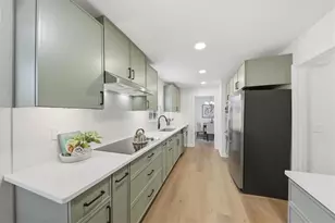 564 Deer Run SW, Lilburn, GA 30047 - Photo 8