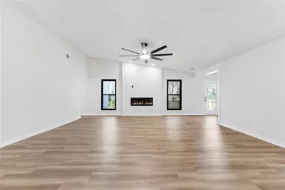 9383 Woodknoll Way, Jonesboro, GA 30238 - Photo 8