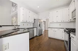 10560 Victory Gate Dr, Alpharetta, GA 30022 - Photo 6