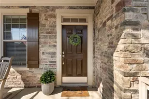 704 Hedge Brook Dr, Woodstock, GA 30188 - Photo 2