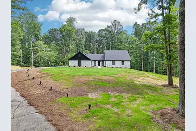 2725 Glendale Drive NE, Conyers, GA 30013 - Photo 2