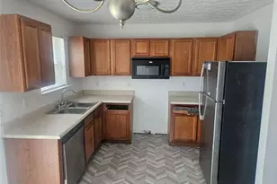 9432 Lakeview Rd, Union City, GA 30291 - Photo 2