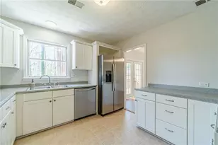 1377 Candlelite Ln, Snellville, GA 30078 - Photo 8