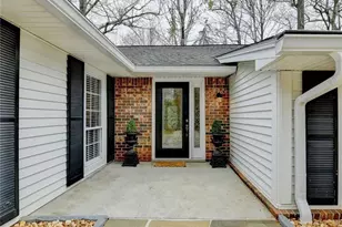 5000 Redcliff Ct, Dunwoody, GA 30338 - Photo 2