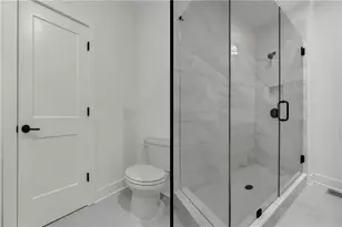 152 Chestnut Cir, Atlanta, GA 30342 - Photo 38