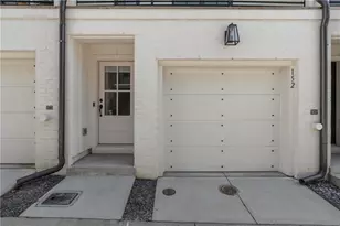 152 Chestnut Cir, Atlanta, GA 30342 - Photo 2