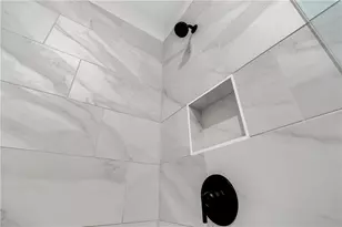 152 Chestnut Cir, Atlanta, GA 30342 - Photo 36