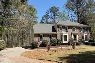 380 Silver Creek Run, Lawrenceville, GA 30044 - Photo 2