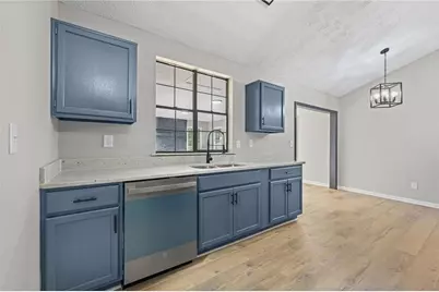 7823 Chase Woods Drive, Jonesboro, GA 30236 - Photo 12