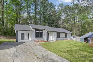 7823 Chase Woods Dr, Jonesboro, GA 30236 - Photo 2