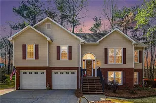 1052 SW Queensbury Run, Acworth, GA 30102 - Photo 2