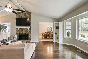 785 E Hembree Crossing, Roswell, GA 30076 - Photo 4