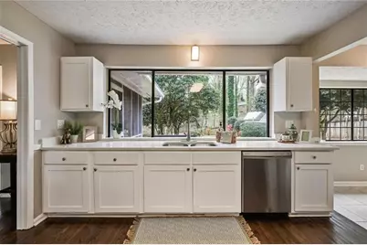 785 E Hembree Crossing, Roswell, GA 30076 - Photo 8