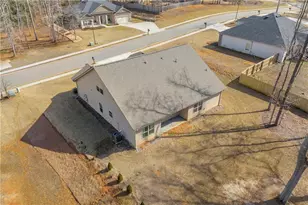 371 River Mansion Dr, Jefferson, GA 30549 - Photo 10