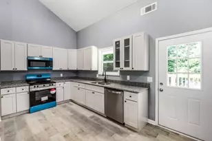 201 Deerfield Ln, Carrollton, GA 30116 - Photo 6