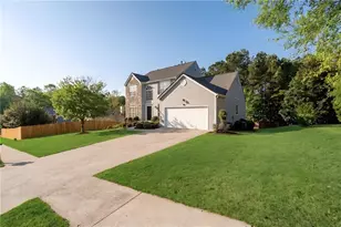 816 Pond View Ln, Sugar Hill, GA 30518 - Photo 2