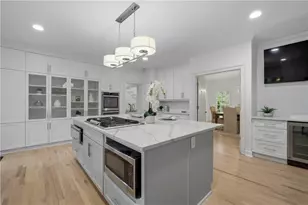 8705 River Bluff Ln, Roswell, GA 30076 - Photo 8