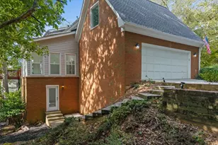 8705 River Bluff Ln, Roswell, GA 30076 - Photo 4