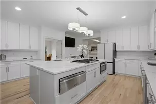 8705 River Bluff Ln, Roswell, GA 30076 - Photo 2