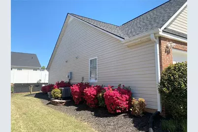 967 Village View Circle, Loganville, GA 30052 - Photo 2