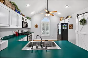 182 Suwanee Ct, Senoia, GA 30276 - Photo 10