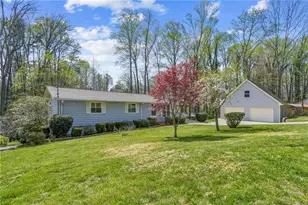 3335 Dogwood Cir, Cumming, GA 30041 - Photo 4