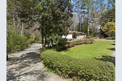 505 Hollydale Court NW, Atlanta, GA 30342 - Photo 6