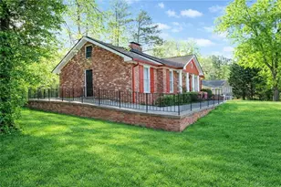 2760 The Fontainebleau SW, Atlanta, GA 30331 - Photo 2